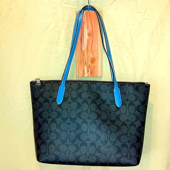 COACH shoulder bag w/ Horse & Carriage - Picture 2 of 15